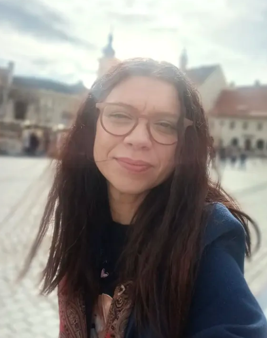 Vedeta din România care a fost abuzată ani de zile de unchiul ei: „Nu este ușor să nu te simți viu în viața ta”