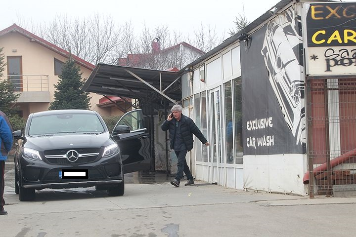 Mașina e gata, așa că Dan Bittman este pe cale s-o calce