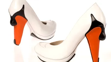 Pantofi cu tocuri in forma de cioc de pasare