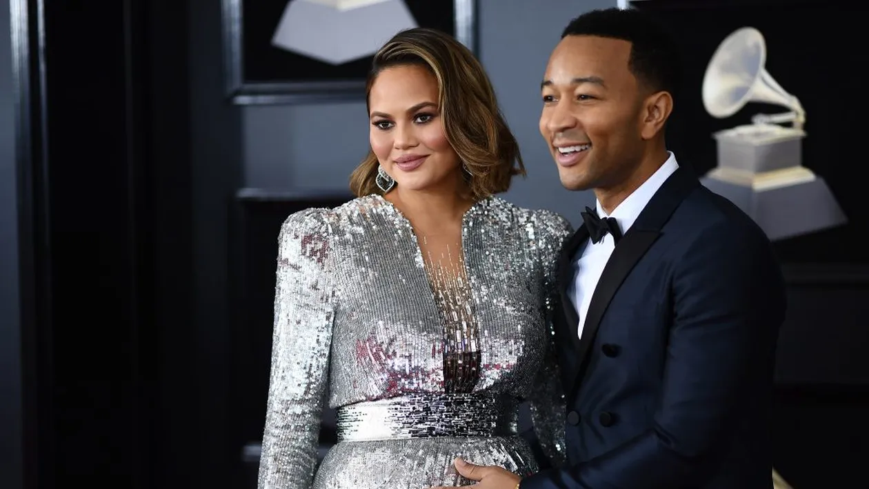 Soția lui John Legend a născut pentru a doua oară! Modelul a adus pe lume un băiețel perfect sănătos