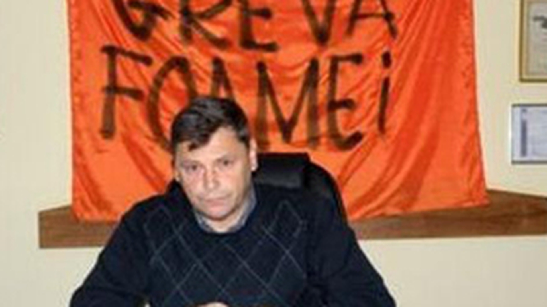 Primarul din Brad a renuntat la greva foamei! Guvernul i-a dat bani pentru termoficare!