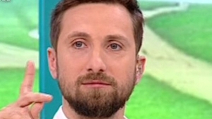 Ea e tânăra care l-a căzut cu tronc lui DANI OŢIL! Moderatorul TV a invitat-o la o cafea, în direct! Reacţia ei e fabuloasă 