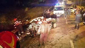 Tragedie în Botoșani. Un tânăr a murit, după ce mașina în care se afla a intrat într-o remorcă