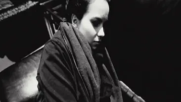 VIDEO Vezi cum se distreaza Inna in turnee! Canta chiar si atunci cand are probleme!