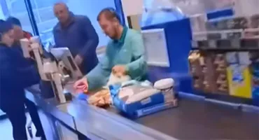 Ironie totală! Cum a reacționat o româncă, după ce a aflat că fostul ei ginere s-a angajat casier în LIDL: Te văd și eu..