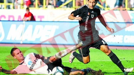 Costea, luat in suturi de muncitori