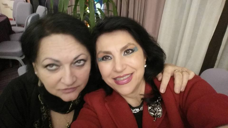 Mama Dianei Șoșoacă și fosta ei colegă de facultate, Monica Pop