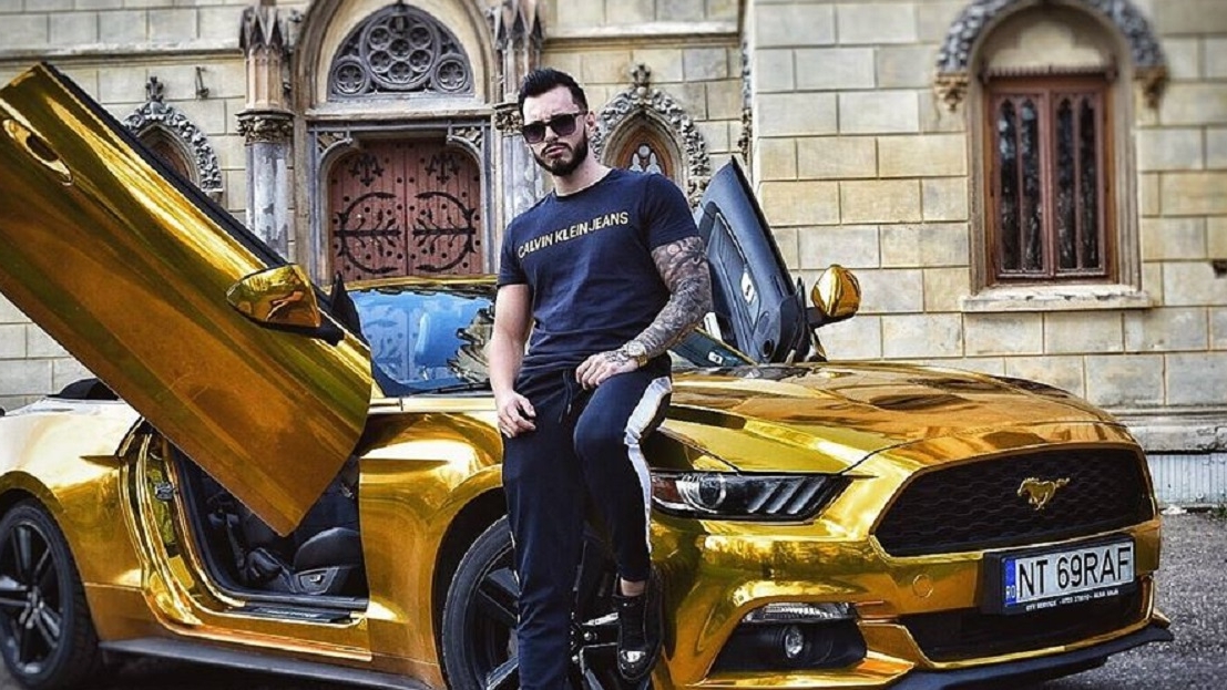 Răspunsul uluitor dat de Rafaelo, după ce s-a spus că face videochat. Din ce produce bani tânărul care a rupt în două Youtube-ul, alături de Vulpița