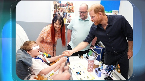 Prințul Harry a vizitat un spital de copii în timpul călătoriei sale în Marea Britanie. Legătura specială pe care o are cu una dintre cele mai dragi organizații caritabile