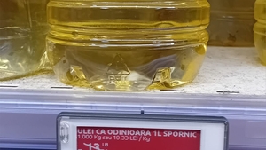 Câți lei a ajuns să coste o sticlă de ulei în Carrefour acum, după plafonarea adaosului comercial