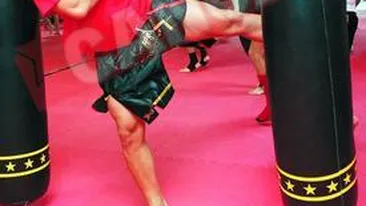 Isi da doctoratul in pumn