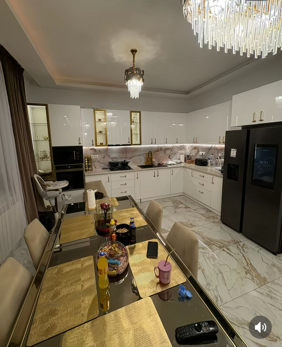 Tzancă Uraganu' și-a scos la vânzare vila din Sectorul 5. Cum arată locuința pe care cere 240.000 de euro