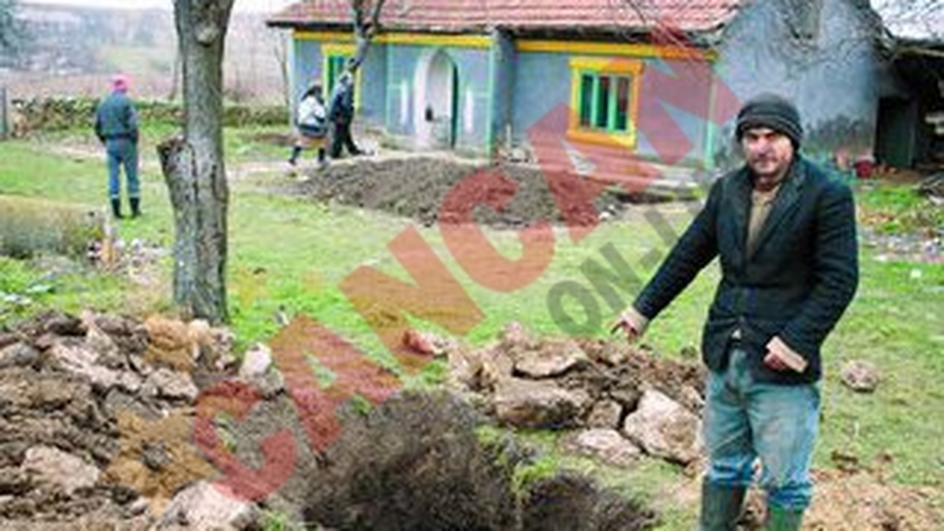 Macelariti cu ciocanul si ingropati in ciment