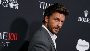 Starul din „Bridgerton” și „Wicked” cucerește titlul de cel mai sexy bărbat al anului. Jonathan Bailey, noul simbol al atracției în showbizul internațional