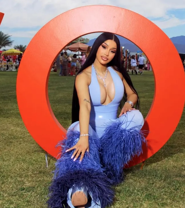 Cardi B a publicat primele imagini cu fiul său nou-născut. Postarea a devenit virală
