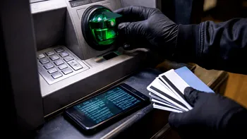 „Campionii” furtului de pe carduri. Cum a uimit România Europa cu cea mai sofisticată metodă de fraudă bancară! O poveste din 2009 despre ingeniozitate criminală, tehnologie furată și o „pisică” care a golit mii de conturi