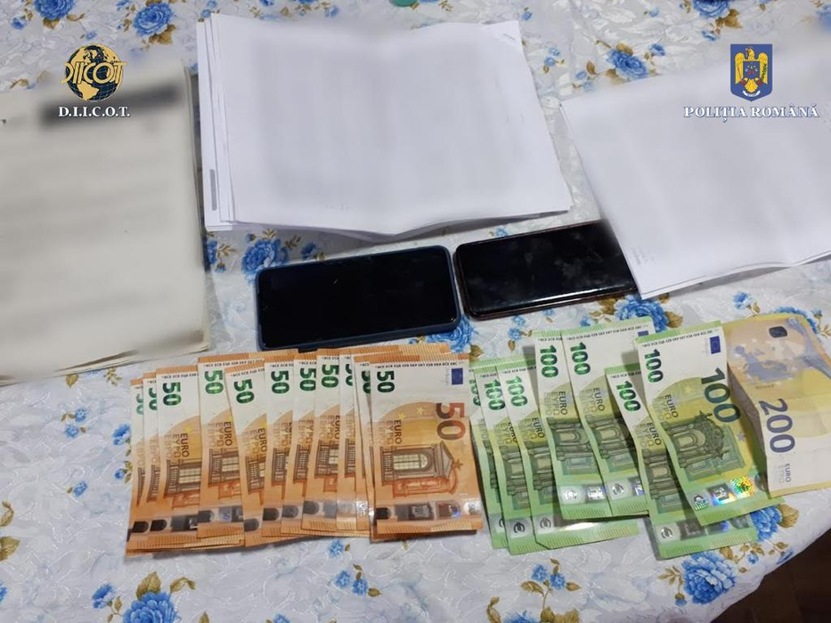 Metoda Loverboy lovește din nou. Descinderi la o grupare de proxeneți din Dâmbovița. Zeci de fete racolate în ultimii opt ani