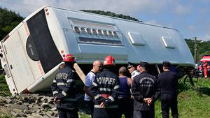 Tragedie in judetul Arad! Trei oameni au murit pe loc, iar 29 sunt raniti dupa ce doua autocare s-au ciocnit violent
