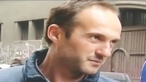 Acest barbat si-a recuperat lucrurile de la politie, dupa ce le-a pierdut in clubul Colectiv! Cand s-a uitat in punga a inlemnit