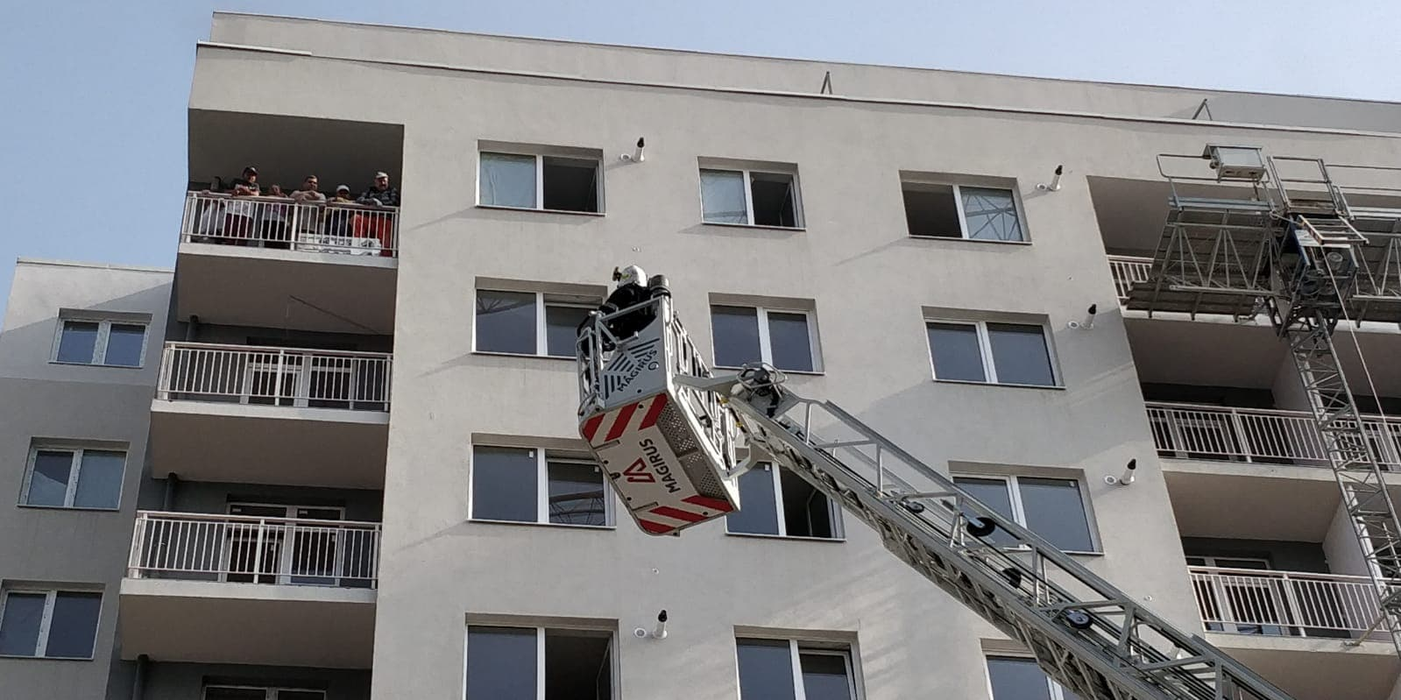 Incendiu într-un bloc din Cluj! 20 de persoane blocate la etajele superioare. A fost activat Planul Roșu de intervenție