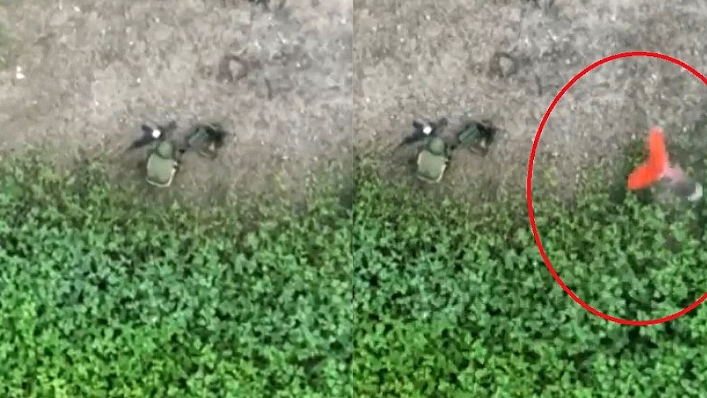 Un soldat rus care își făcea nevoile a fost atacat cu o grenadă. Imaginile au devenit virale