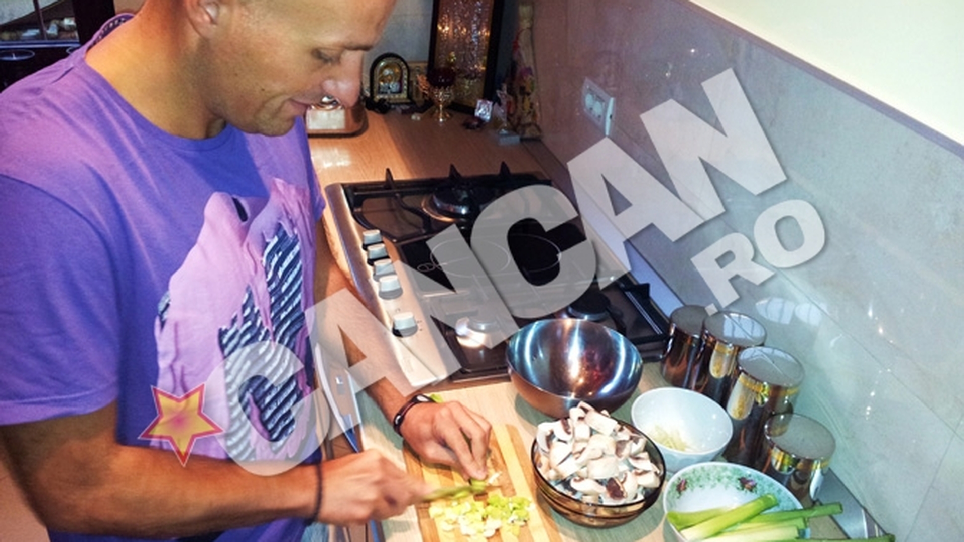 Regimul vegetarian l-a trimis la cratita. Vezi ce artist a ajuns sa-si prepare singur mancarea dupa ce s-a speriat de energiile negative ale carnii