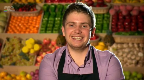 Mori de ras! Concurentii de la Masterchef, corigenti la limba romana. Au "memorezat" retetele si au vrut sa faca crema "babareza"