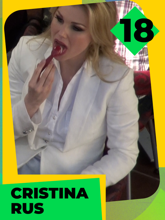 TOP 30 sexy vedete care au făcut show cu frișcă și cu înghețată! Antonia, Delia și Babs nu s-au putut abține! Avem 100 de fotografii de colecție!