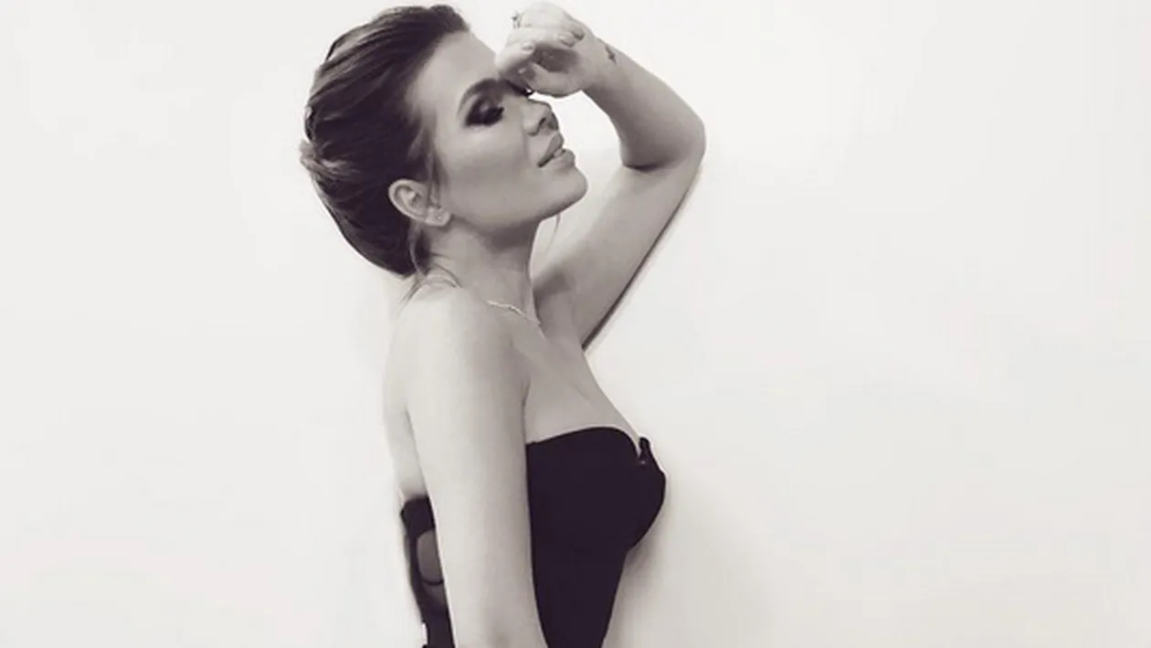 Gina Pistol, fotografiată udă, în cadă! Prietenii au ignorat ipostaza sexy şi au trecut la critici: ”Ai vergeturi pe coapsă”