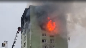 Tragedie după o explozie într-un bloc de 12 etaje. Sunt cel puţin cinci morţi şi zeci de răniţi VIDEO