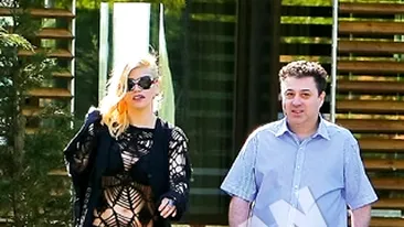 Loredana, o diva talentata si generoasa! Le-a dat 100 de lei copiilor strazii, la semafor!