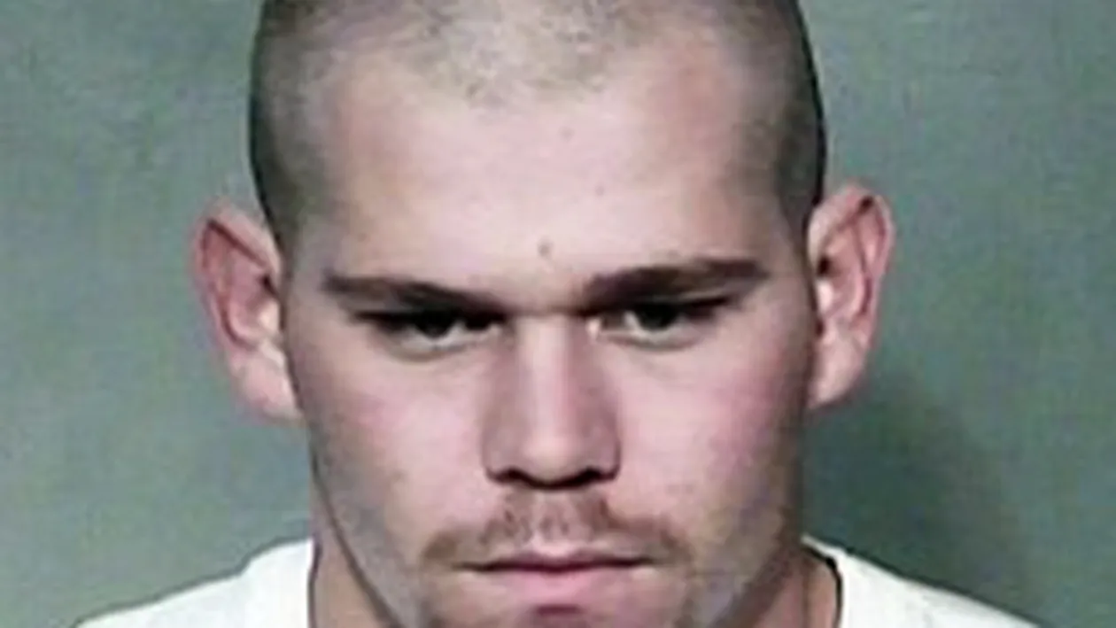 A rapit-o, violat-o, ucis-o si ingropat-o in desert, la prima intalnire!