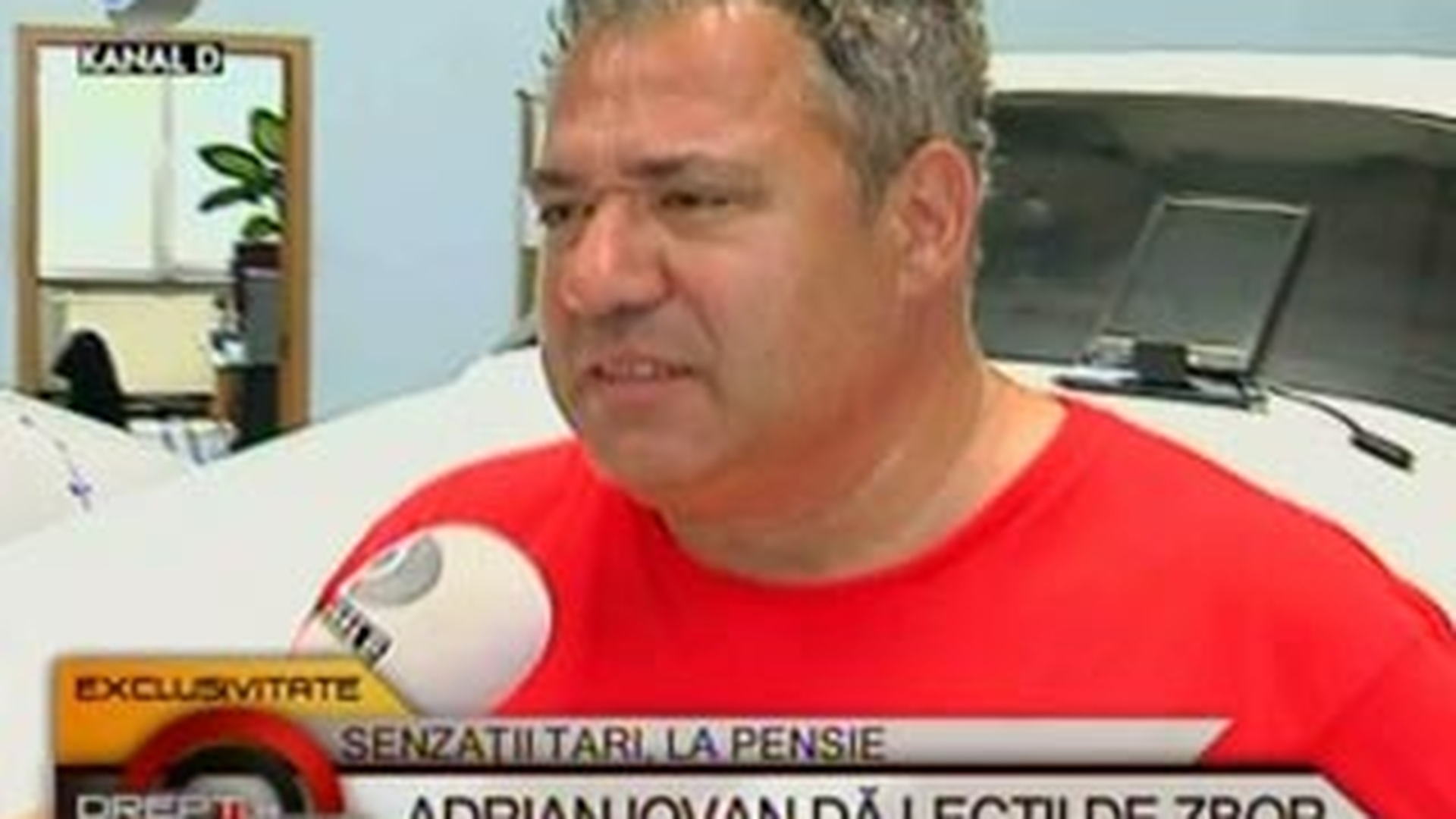 VIDEO Lui Adrian Iovan nu ii permite pensia sa stea acasa. S-a facut instructor de zbor pentru a mai castiga un ban in plus! Ai avea curaj sa iei lectii de la el?