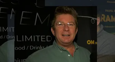 Așa ajunge Pavel Bartoș la PRO TV: “Vedetă e Neymar!” Prezintă show-uri de maximă audiență și își lansează filmul, dar rămâne cu picioarele pe...