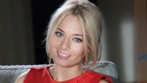 A fost desemnata cea mai frumoasa femeie, dar ai vazut cum arata fara machiaj? Laura Cosoi apare intr-o ipostaza inedita pe net
