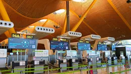 Avertisment pentru turiștii români. Întârzieri masive și cozi uriașe în aeroporturile din Spania