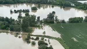 VIDEO | Inundații istorice pe Râul Timiș! 40.000 de oameni sunt în pericol