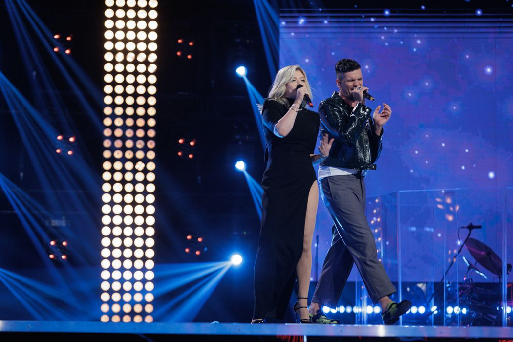 Momentul în care Loredana și Tudor Chirilă se sărută pasional la Vocea României! Reacția fabuloasă a juraților Pro TV. VIDEO