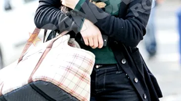 Cand Smiley nu-i acasa, are cine sa-i incalzeasca patul Laurei Cosoi! Vezi aici cine e!