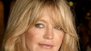 Una dintre cele mai frumoase actriţe este un dezastru. Mama superbei Kate Hudson, Goldie Hawn, a ajuns înfricoşătoare!