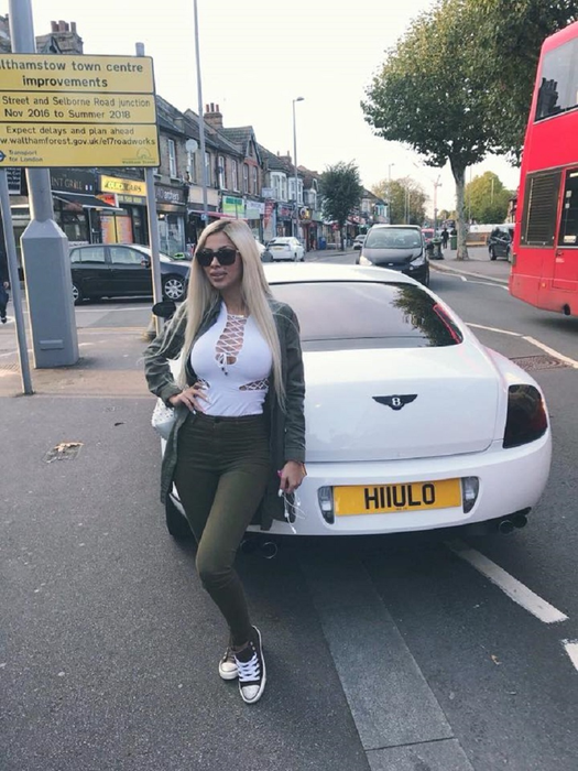 Cristina Pucean, extrem de sexy. Cum s-a îmbrăcat dansatoarea preferată a maneliştilor după ce a susţinut un spectacol în străinătate