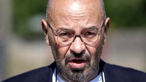 Ultima descoperire șoc a lui Piedone, înainte să fie demis: ”A înflorit salcâmul în bucătărie!”