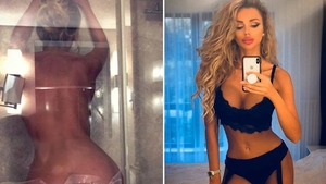 Bianca Drăgușanu, fotografiată ieșind din duș. Nu are haine pe ea