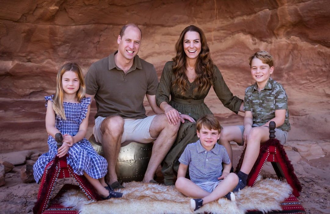 Kate Middleton și Prințul William, alături de cei trei copii ai lor/ Sursa foto: Instagram