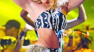 Shakira i-a batut pe Eminem si pe Justin Bieber
