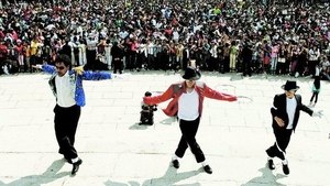 Fanii nu l-au uitat pe Michael Jackson Diferite manifestatii se pregatesc pentru comemorarea artistului