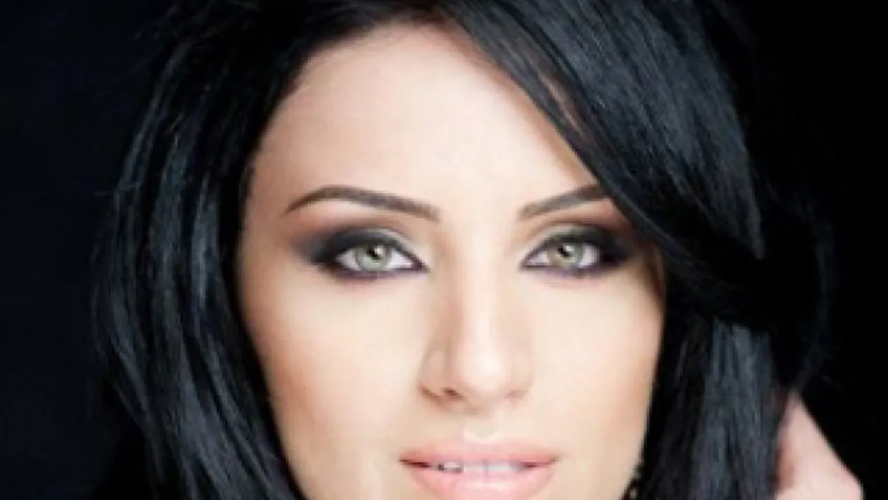 Cum arată Adelina Pestriţu înainte de a ieşi în lume! Sigur nu ai mai văzut-o niciodată într-o ipostază atât de intimă