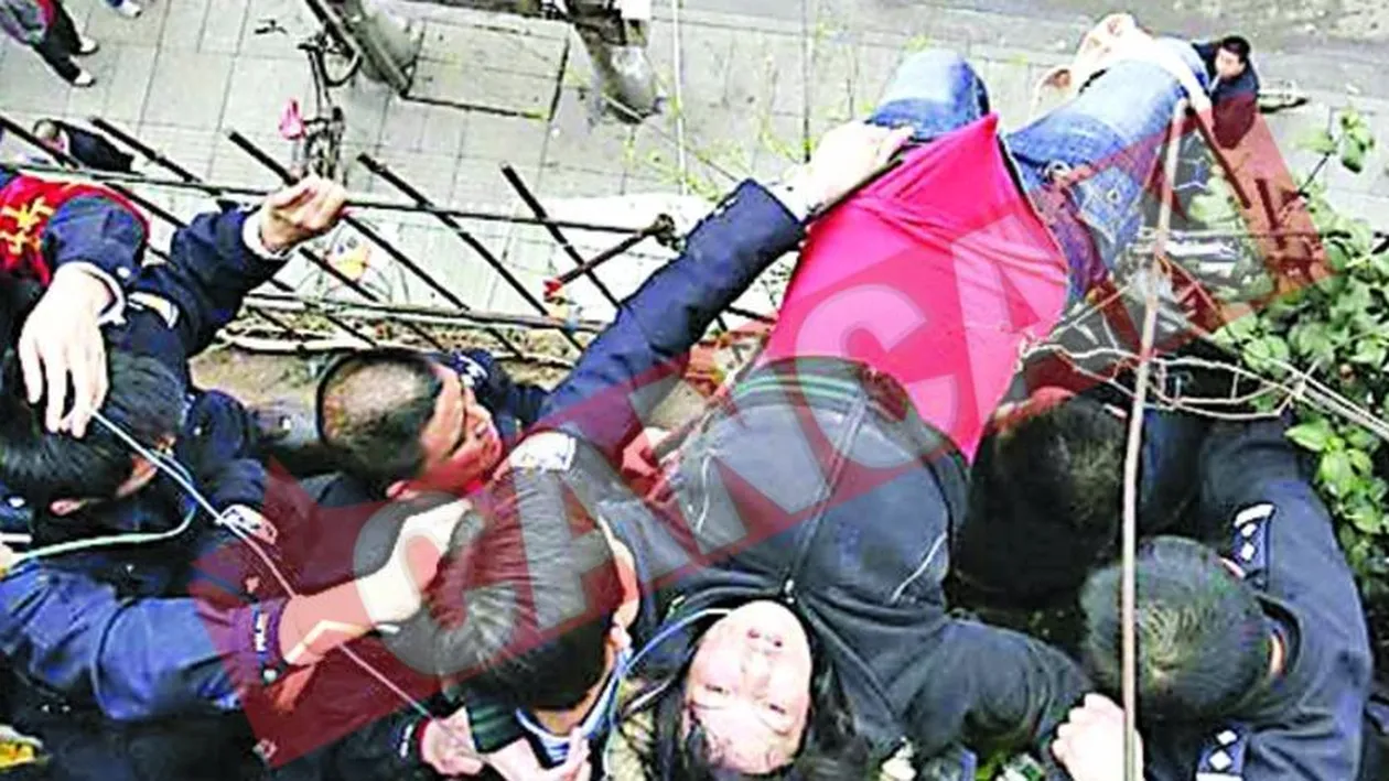 Salt de la etaj intr-un tarus