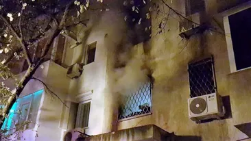 Incendiu într-un bloc de locuinţe! Locatarii, evacuaţi, cinci persoane s-au intoxicat cu fum