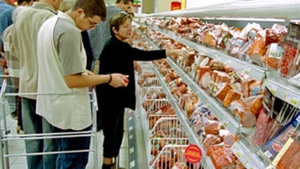 Descoperire incredibila! Au gasit asa ceva pe rafturile unui hypermarket din Romania! Imaginea a ajuns pe internet